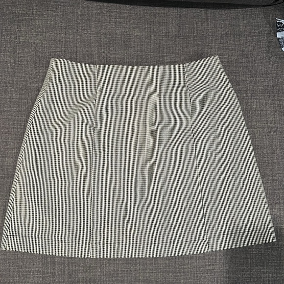 Reformation Blitz Mini Skirt, Size 2 - Picture 3 of 4